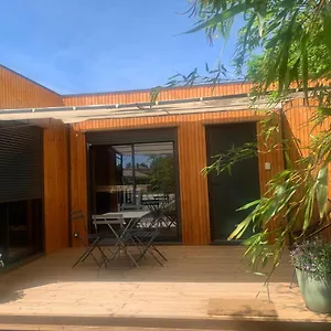 chalet-contemporain-dans-son-ecrin-de-verdure.midi-pyreneeshotels.com/
